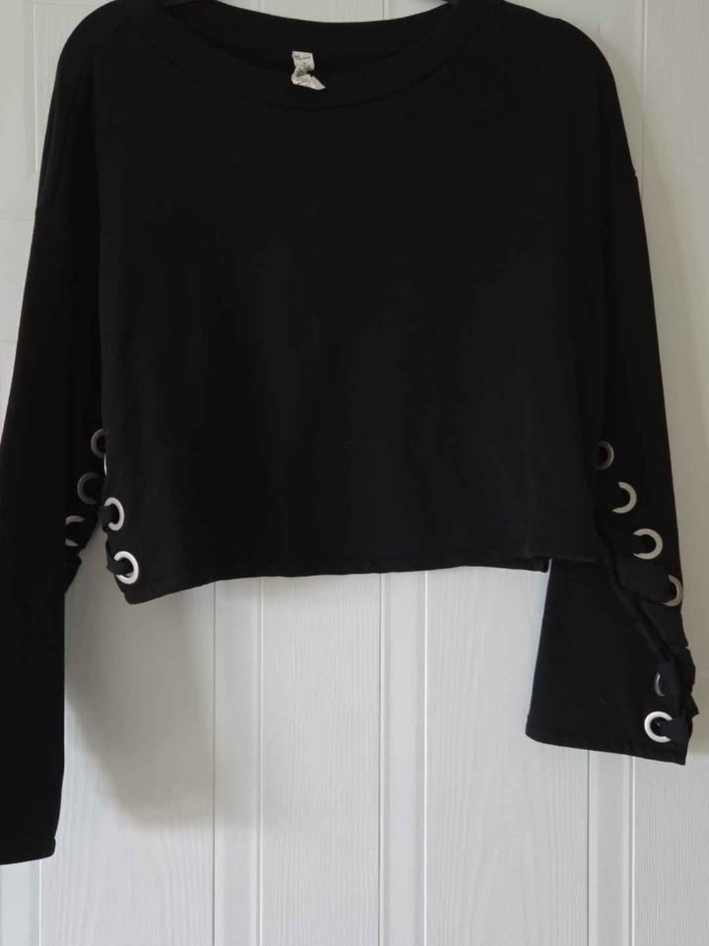 Alo Yoga Black Cropped Sweatshirt with Grommet Detail Size Small